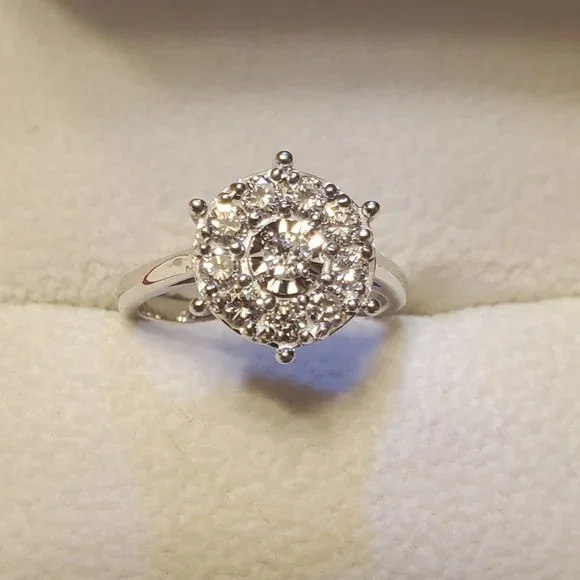 The brand new, beautiful design 14K white gold diamond ring - Picture 2 of 7